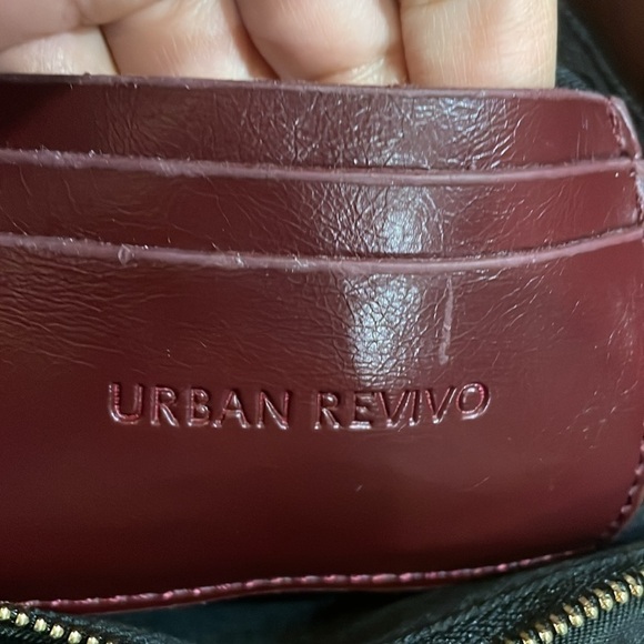 Urban Revivo maroon and gold quilted maroon bag - Picture 4 of 8
